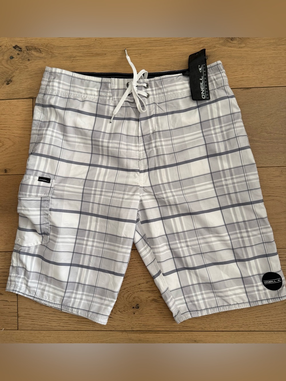 NWT O'Neill 32 Men's White & Gray Plaid Board Shorts
